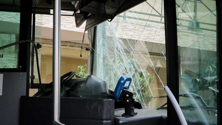 Σύγκρουση δύο λεωφορείων στο Αιγάλεω-Τραυματίστηκαν ελαφρά επιβάτες