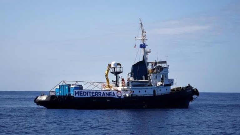 Προειδοποίηση Σαλβίνι προς ΜΚΟ – 49 μετανάστες διέσωσε ιταλικό πλοίο ανοικτά της Λιβύης