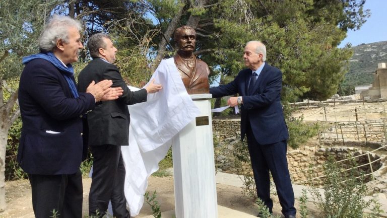 Στο χώρο του ο Μίνωας Καλοκαιρινός