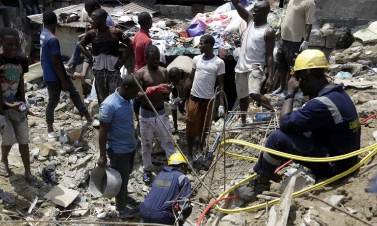 Νιγηρία: Τουλάχιστον 10 νεκροί από την κατάρρευση κτιρίου στο Λάγος (video)