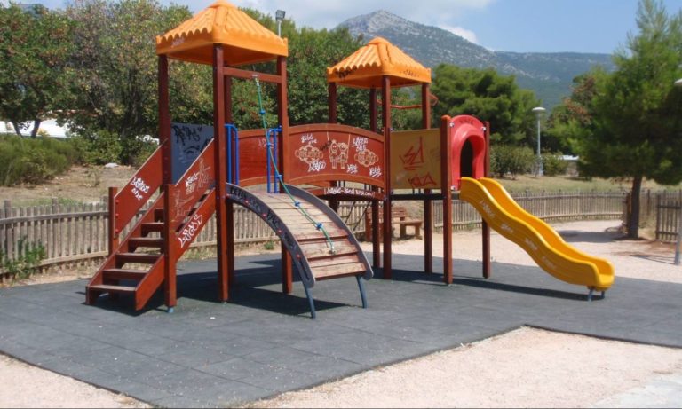 Σέρρες: Αναβαθμίζονται 13 παιδικές χαρές στο Δήμο Σερρών
