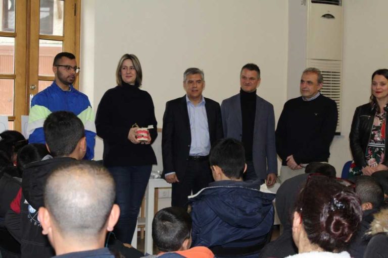 Μαθήματα στοματικής υγιεινής για προσφυγόπουλα