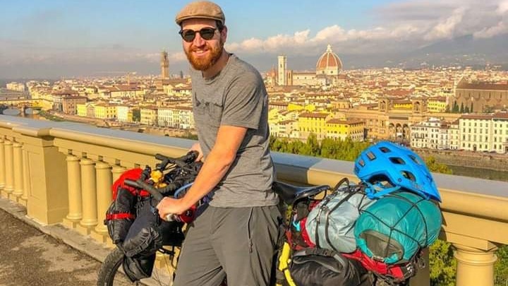 Έκλεψαν ποδήλατο ακτιβιστή που ταξίδευε για φιλανθρωπικό σκοπό