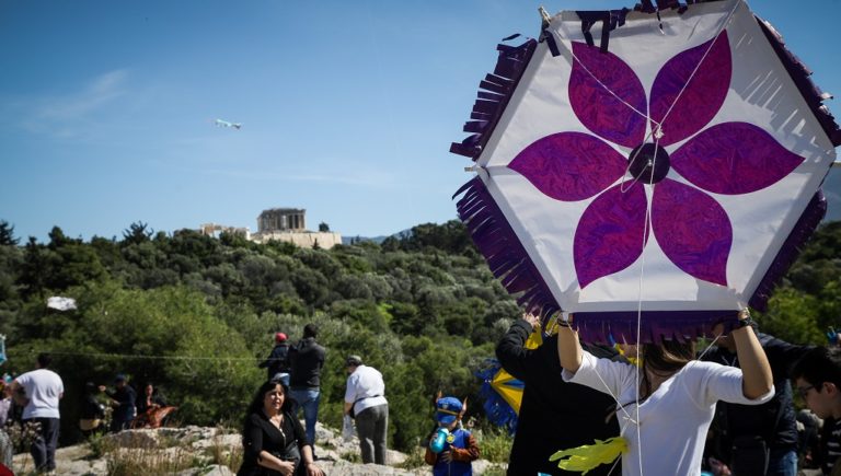 Μουσική, χορός, σαρακοστιανά εδέσματα και πέταγμα χαρταετού (video)