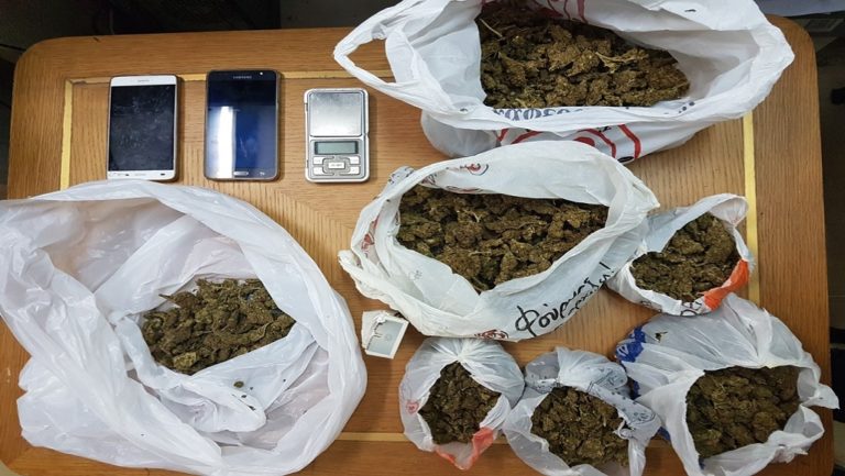 Τους έπιασαν στη συναλλαγή