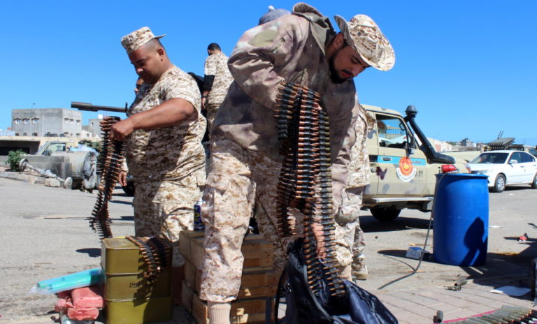 Στα πρόθυρα νέου εμφυλίου η Λιβύη – 3.400 εκτοπισμένοι λόγω των εχθροπραξιών