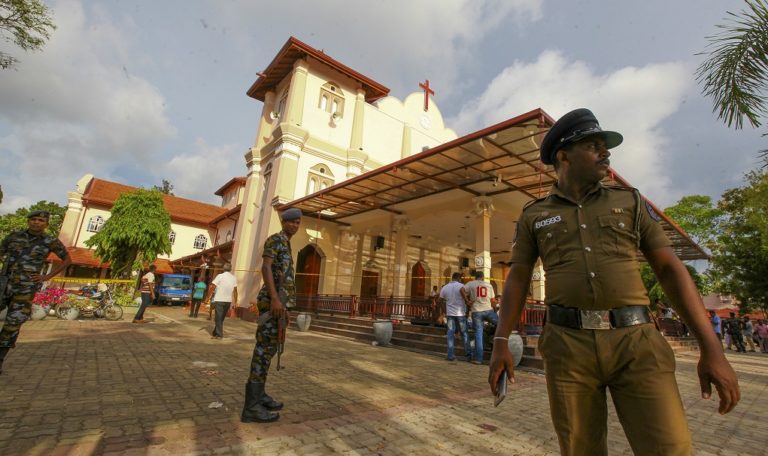 Σρι Λάνκα: Σύλληψη υπόπτων για το μακελειό – Παγκόσμια καταδίκη (video)