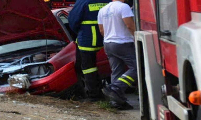 Δύο άτομα απεγκλωβίστηκαν μετά από τροχαίο στην Πάργα