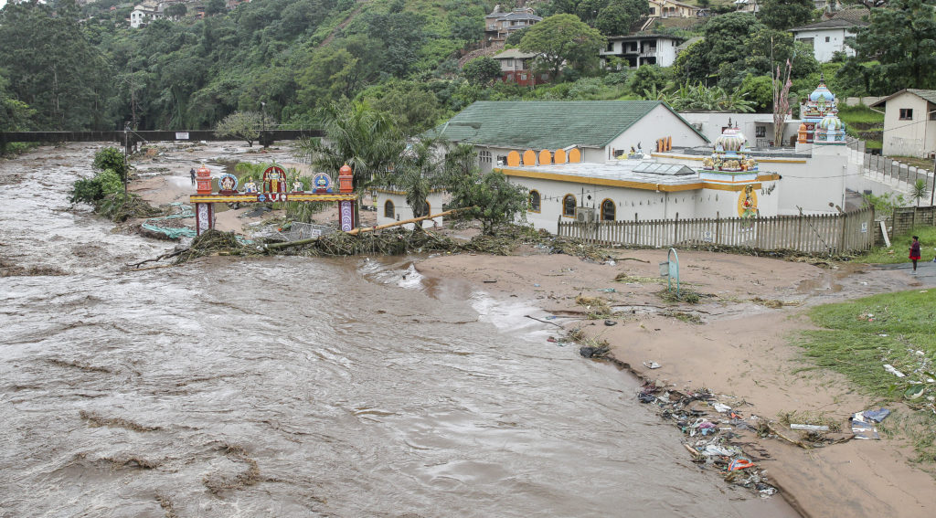Δεκάδες νεκροί στη ΝΑ Αφρική από πλημμύρες