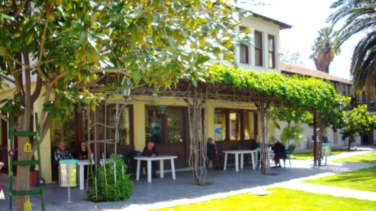 Ηλεκτρονικός υπολογιστής προσφορά των ηλικιωμένων του Γηροκομείου Βόλου στη Διεύθυνση Αστυνομίας Μαγνησίας