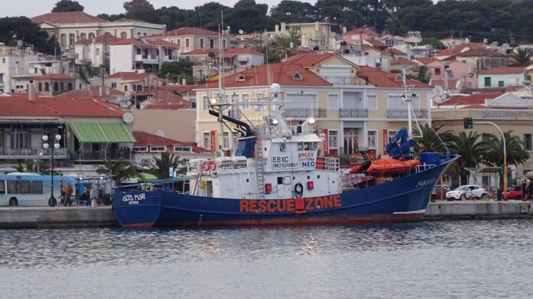 Πλωτή οδοντιατρική κλινική το διασωστικό σκάφος που έφτασε στη Μυτιλήνη