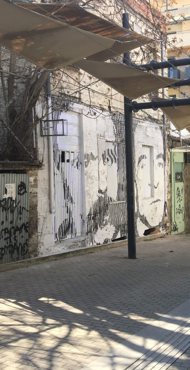 Νέο γκράφιτι στη Λάρισα εμπνευσμένο από τον Ε. Μορικόνε