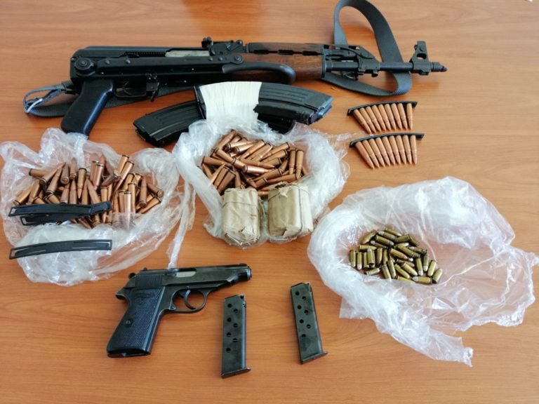 Ηράκλειο: Σύλληψη 55χρονου με όπλα, γεμιστήρες και φυσίγγια