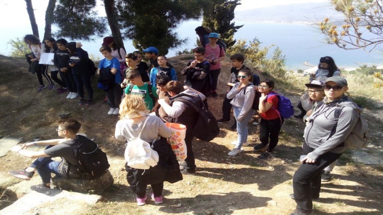 Μαθητές ανακαλύπτουν τον αρχαιολογικό χώρο της Γορίτσας