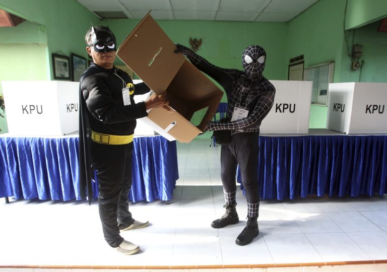 Ινδονησία: Γιγάντια εκλογική αναμέτρηση- Τα πρώτα exit polls
