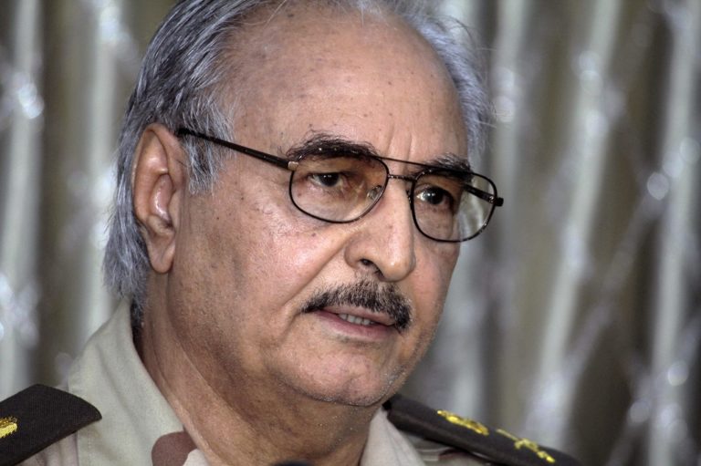 Ένταλμα σύλληψης του στρατάρχη Χάφταρ, εξέδωσε η κυβέρνηση της Λιβύης