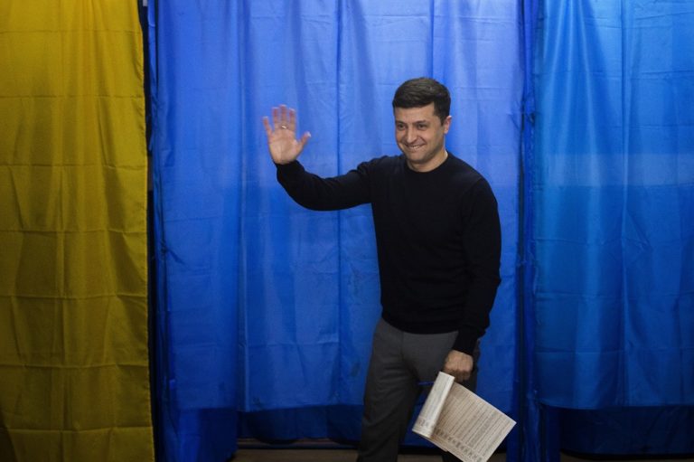 Με μεγάλη διαφορά ο Ζελένσκι στον πρώτο γύρο των προεδρικών στην Ουκρανία