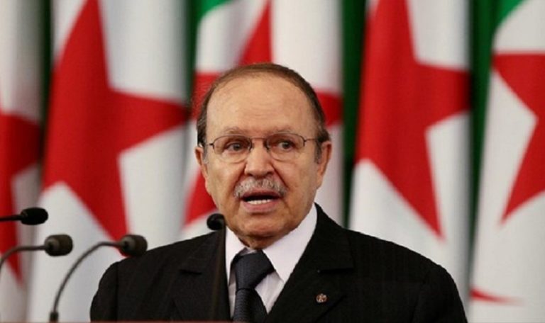 O Αμπντελαζίζ Μπουτεφλίκα “ζητάει συγγνώμη” από τους Αλγερινούς