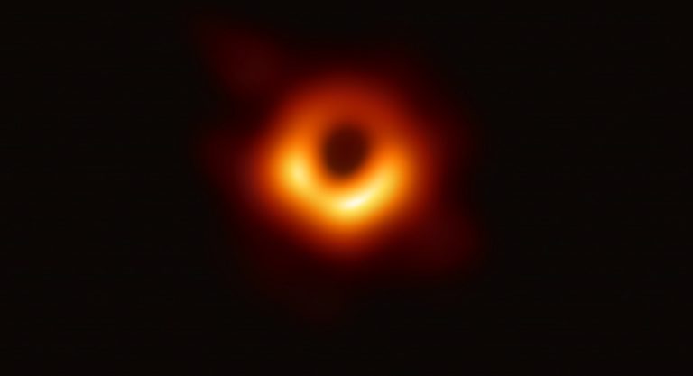 Η πρώτη φωτογραφία μαύρης τρύπας – Στο επίτευγμα Έλληνας αστροφυσικός (video)