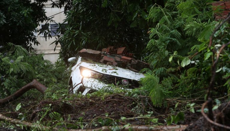 Βραζιλία: Τουλάχιστον 10 νεκροί εξαιτίας πλημμυρών και κατολισθήσεων στο Ρίο (video)