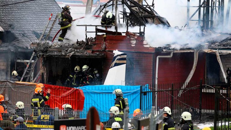 Χιλή: Έξι νεκροί από πτώση μικρού αεροπλάνου σε σπίτι