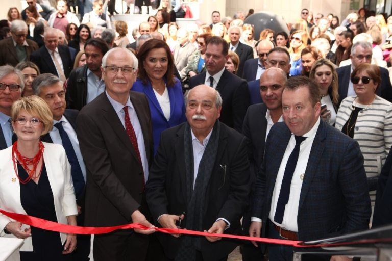 Λαμπρά εγκαίνια στην Πινακοθήκη Λάρισας