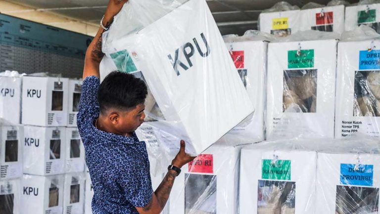 Ινδονησία: Περισσότεροι από 270 εκλογικοί υπάλληλοι πέθαναν μετρώντας ψήφους