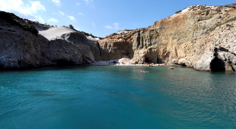 «Travel and Leisure»: Μήλος και Πάρος στην κορυφή του κόσμου