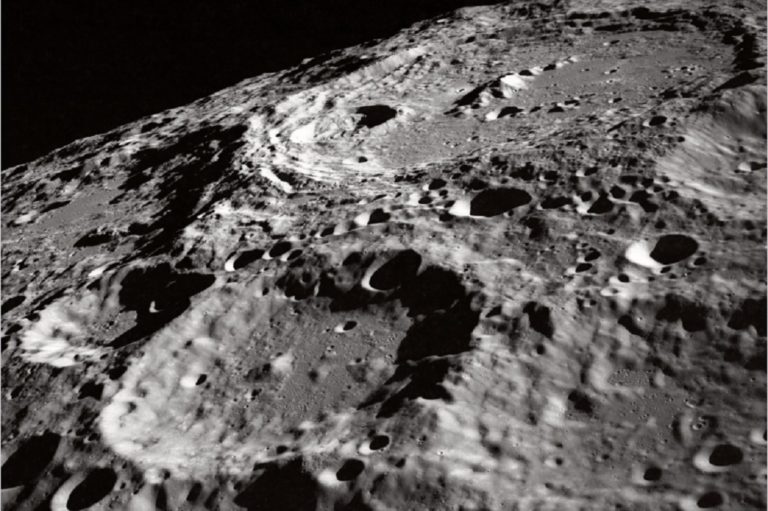 NASA: Η Σελήνη χάνει περίπου 200 τόνους νερού κάθε χρόνο