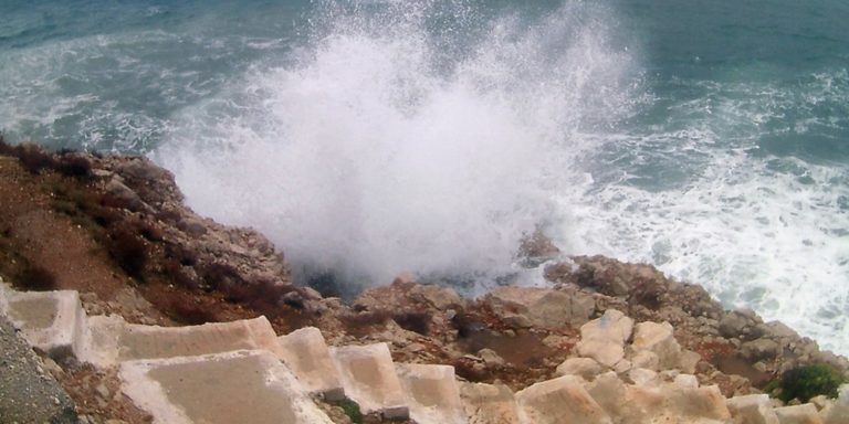 Ρέθυμνο: Διάσωση ψαρά που έπεσε από το σκάφος του στη θάλασσα