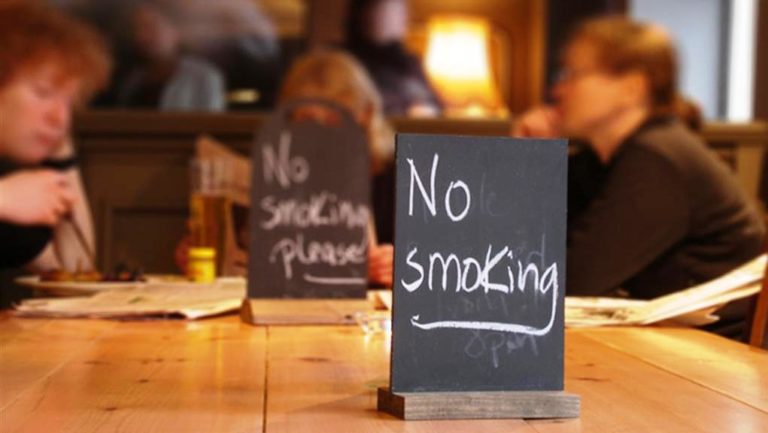Υιοθετούν τον περιορισμό του καπνίσματος οι πολίτες – Πρόστιμα σε παραβάτες (video)