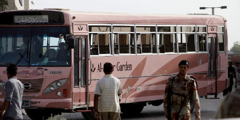 Ένοπλοι δολοφόνησαν 14 ανθρώπους σε  λεωφορείο στο  Πακιστάν