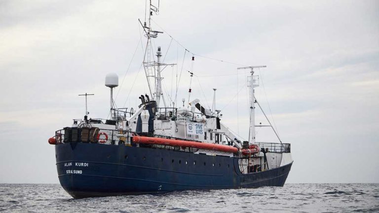 Επετράπη ο ελλιμενισμός του πλοίου Alan Kurdi-Σε 4 χώρες της ΕΕ οι πρόσφυγες