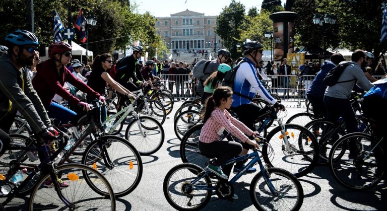 26ος Ποδηλατικός Γύρος της Αθήνας: 6.000 ποδηλάτες διέσχισαν 15 χλμ.