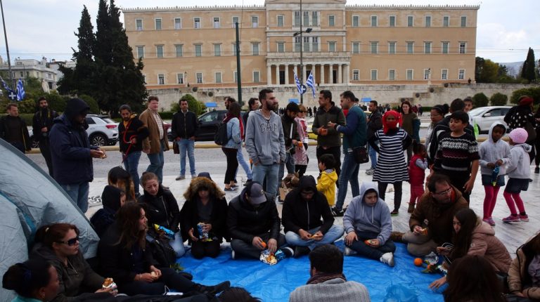 Πρωτοβουλία του υπ. Μεταναστευτικής Πολιτικής για την αποχώρηση των προσφύγων από το Σύνταγμα