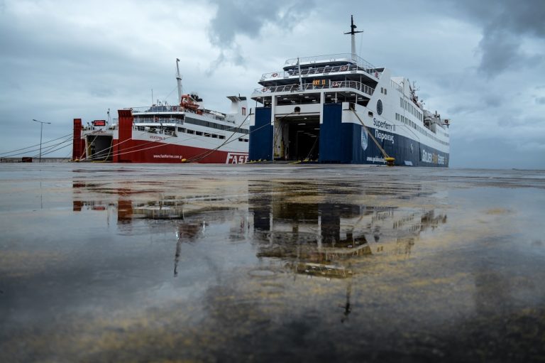 Μηχανική βλάβη σε Superferry με 861 επιβάτες