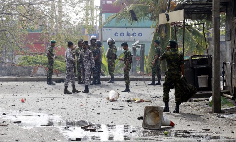 Σρι Λάνκα: Στους 359 νεκρούς ο θλιβερός απολογισμός – Νέα ελεγχόμενη έκρηξη (video)