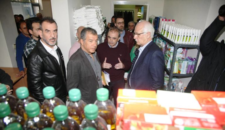 Στο Κοινωνικό Παντοπωλείο Δήμου Λαρισαίων ο Σ. Θεοδωράκης