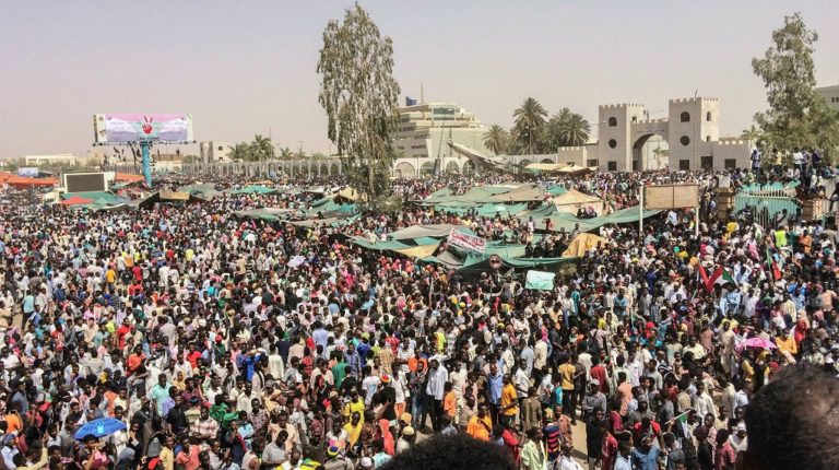 Στα χέρια του στρατού το Σουδάν – Τέλος ο Μπασίρ έπειτα από 30 χρόνια στην εξουσία