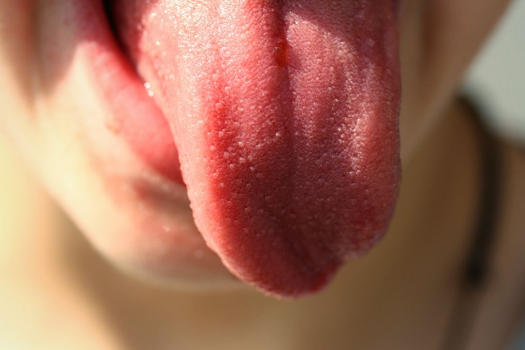Οι επιστήμονες υποστηρίζουν πως “μυρίζουμε” και με τη γλώσσα