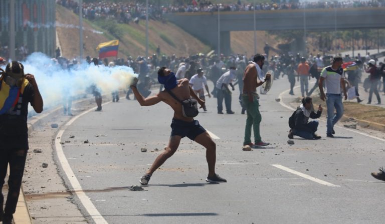 Ελληνικές αντιδράσεις για τις εξελίξεις στη Βενεζουέλα (video)