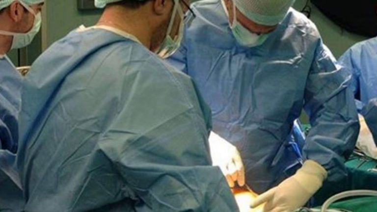 Μητέρα δώρισε τον ένα νεφρό της στο γιο της