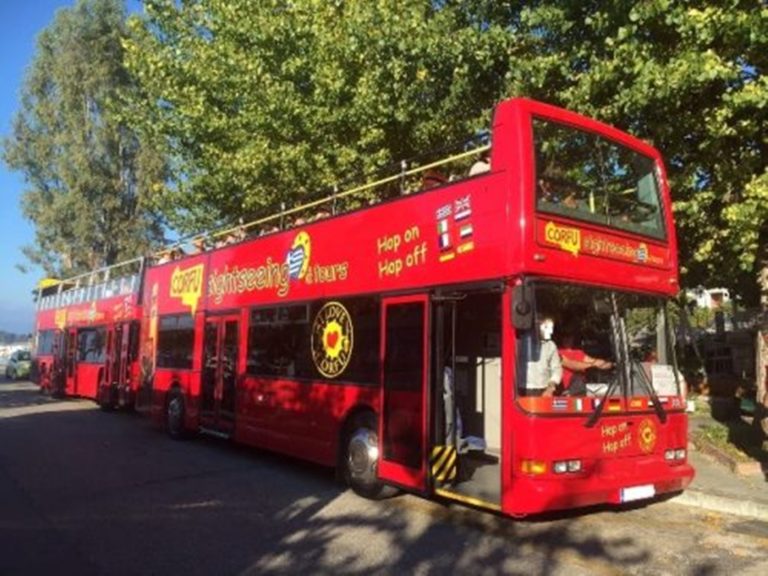 Κέρκυρα: Οι ιδιοκτήτες τουριστικών λεωφορείων για τα κόκκινα λεωφορεία