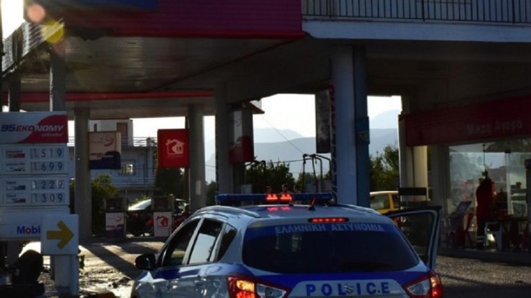 Εισβολή σε πρατήριο-‘Εκρηξη σε ΑΤΜ- Τραυματίας στα Εξάρχεια (video)