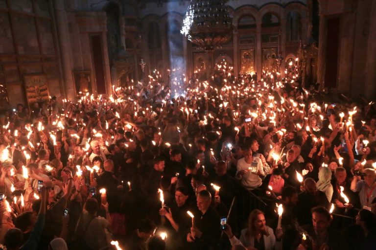 Το “θαύμα του ανεσπέρου φωτός”-Κλίμα κατάνυξης-Τοπικά έθιμα (video)