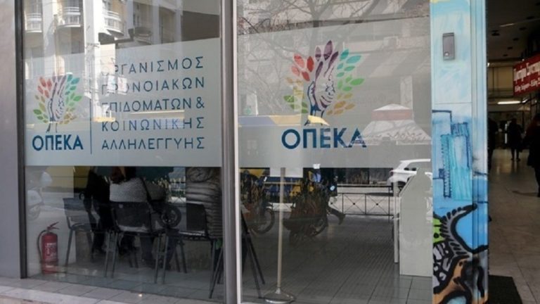 Παραμονή Χριστουγέννων το επίδομα παιδιού, προνοιακά επιδόματα και Κοινωνικό Εισόδημα Αλληλεγγύης