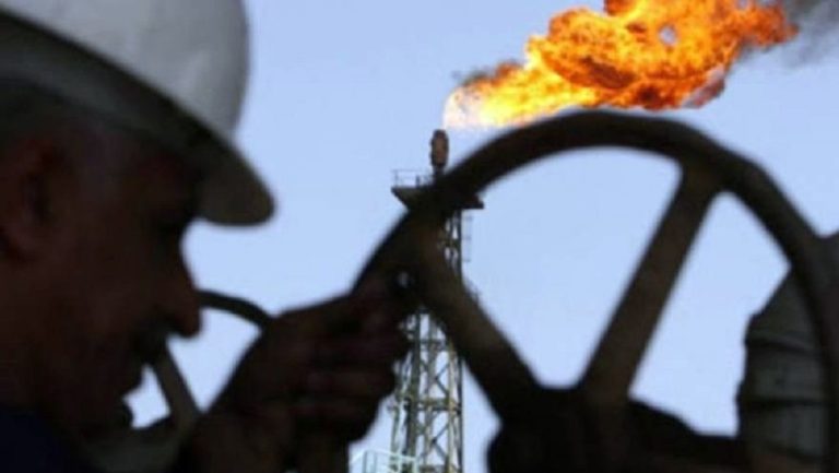 Η εισβολή στην Ουκρανία έβαλε “φωτιά” σε φυσικό αέριο, πετρέλαιο και πρώτες ύλες