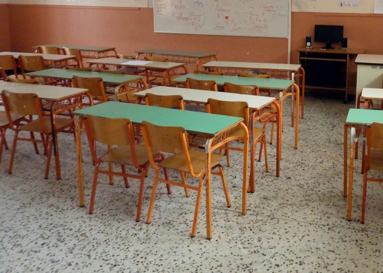 Μια ώρα αργότερα την Πέμπτη 6 Φεβρουαρίου τα σχολεία στο Δήμο Πρεσπών