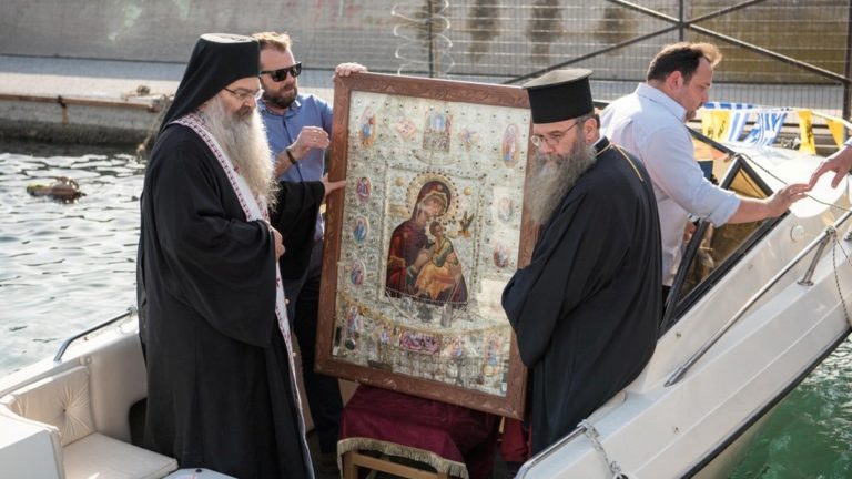 Αφίχθη στον Βόλο η ιερά Εικόνα της Παναγίας Φοβεράς Προστασίας από το Άγιον Όρος