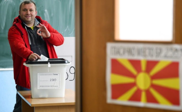 Βόρεια Μακεδονία: Ολοκληρώθηκε η ψηφοφορία στον β’ γύρο των προεδρικών εκλογών – Ξεπέρασε το 40% η συμμετοχή